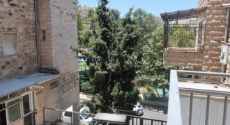 3 חדרים בעזרת תורה ליום כיפור וסוכות