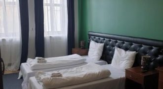 דירה פרטית קרוב מאד לציון ר"ר אלימלך מליזענסק זצ"ל