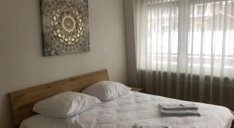 יחידת אירוח שטופת שמש בלב השכונה החרדית בציריך